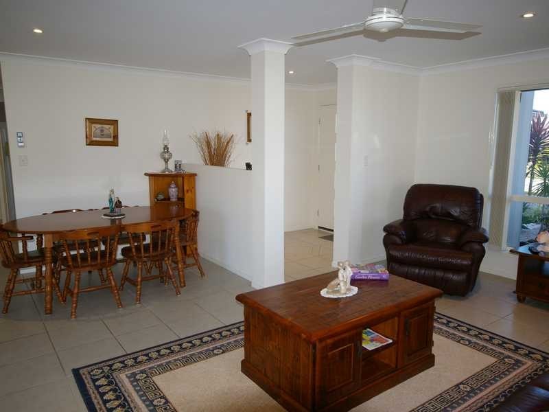 2 Bronte Place, Sandstone Point QLD 4511