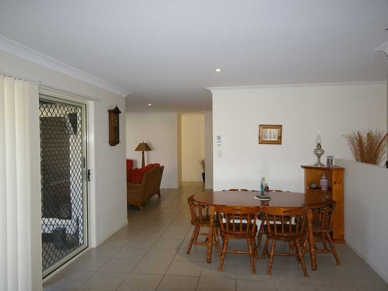 2 Bronte Place, Sandstone Point QLD 4511