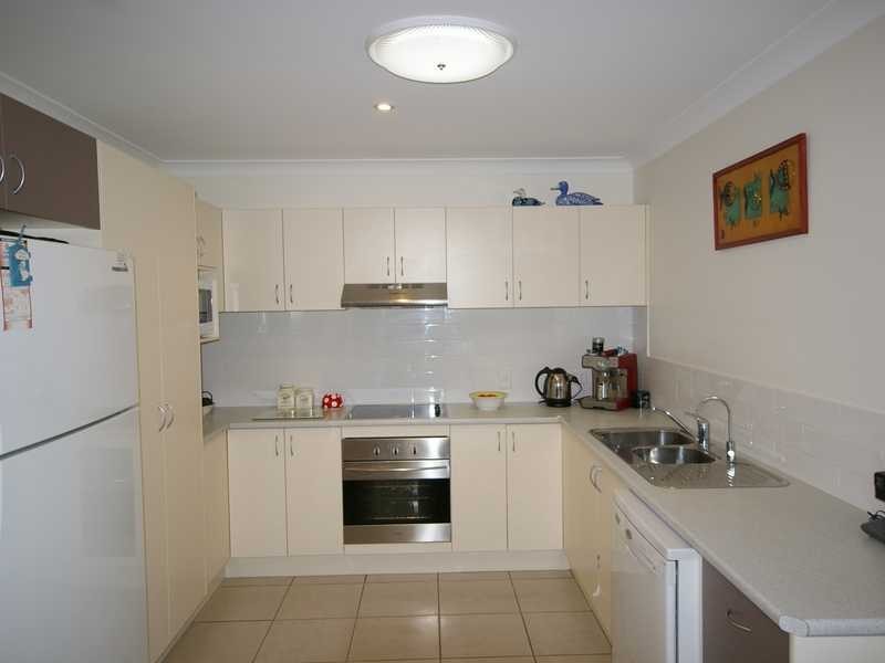 2 Bronte Place, Sandstone Point QLD 4511