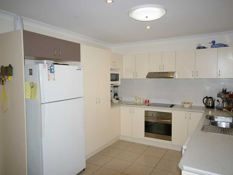 2 Bronte Place, Sandstone Point QLD 4511