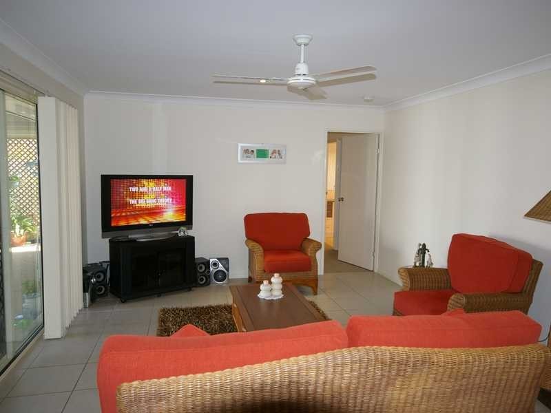 2 Bronte Place, Sandstone Point QLD 4511