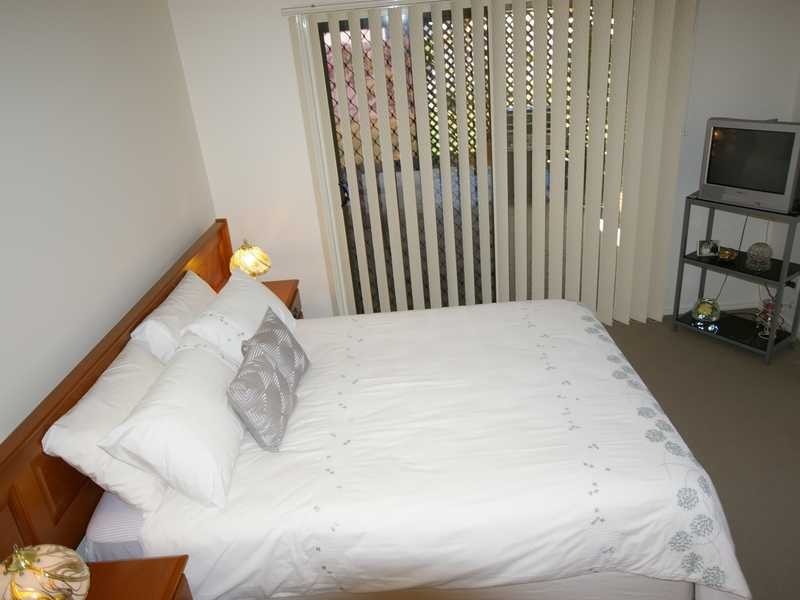 2 Bronte Place, Sandstone Point QLD 4511
