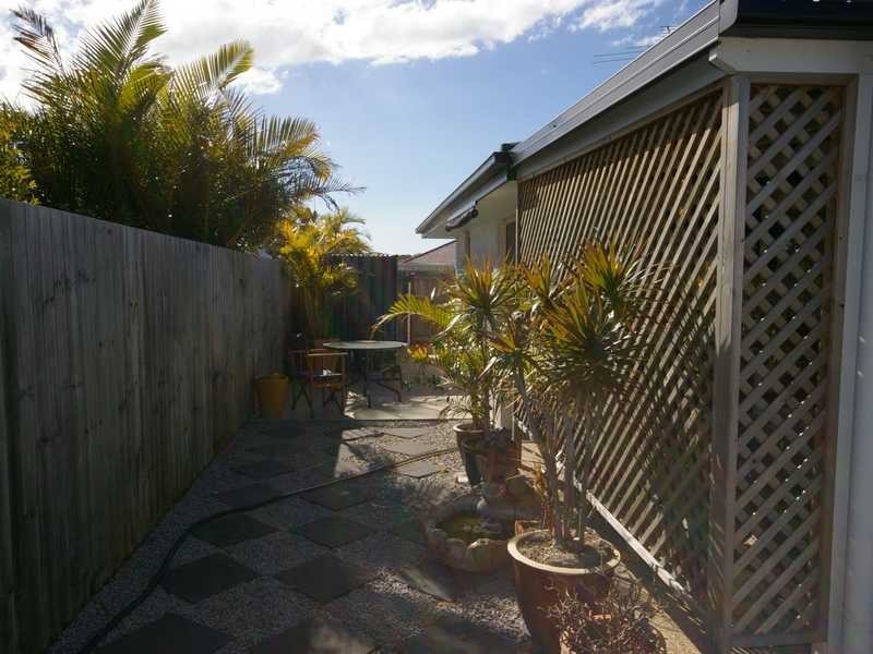 2 Bronte Place, Sandstone Point QLD 4511