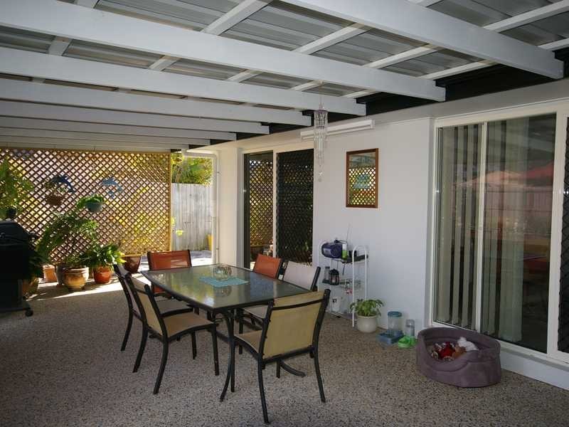 2 Bronte Place, Sandstone Point QLD 4511