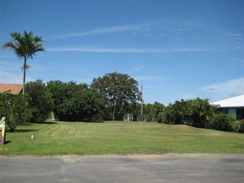 2 Timothy Esplanade, Beachmere QLD 4510