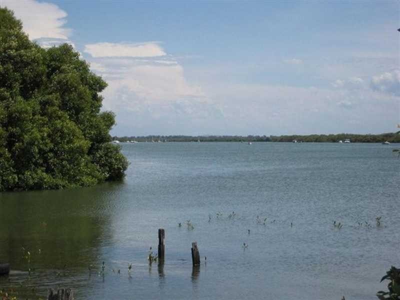 2 Timothy Esplanade, Beachmere QLD 4510