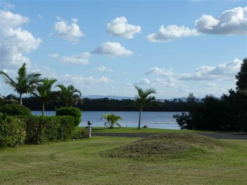 2 Timothy Esplanade, Beachmere QLD 4510