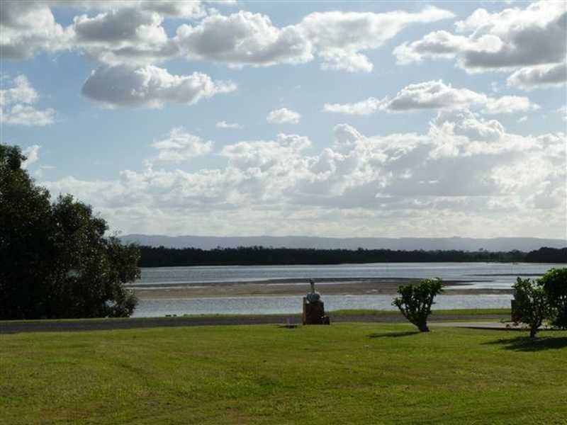 2 Timothy Esplanade, Beachmere QLD 4510