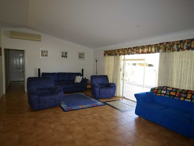 4 Spray Court, Beachmere QLD 4510