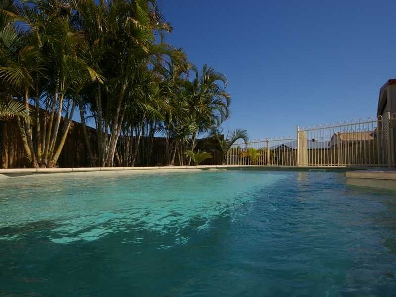 4 Spray Court, Beachmere QLD 4510