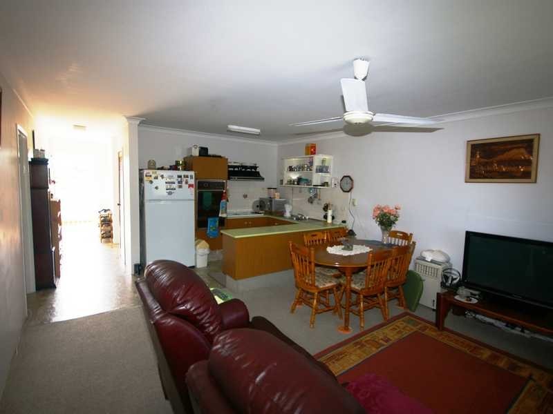 Unit/4/27 Bestman Avenue, Bongaree QLD 4507