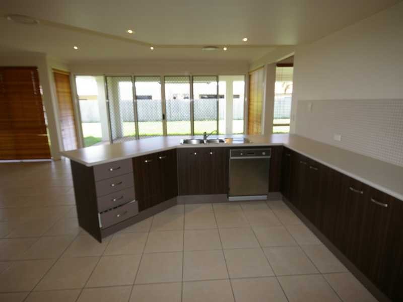 8 Seaeagle Place, Banksia Beach QLD 4507