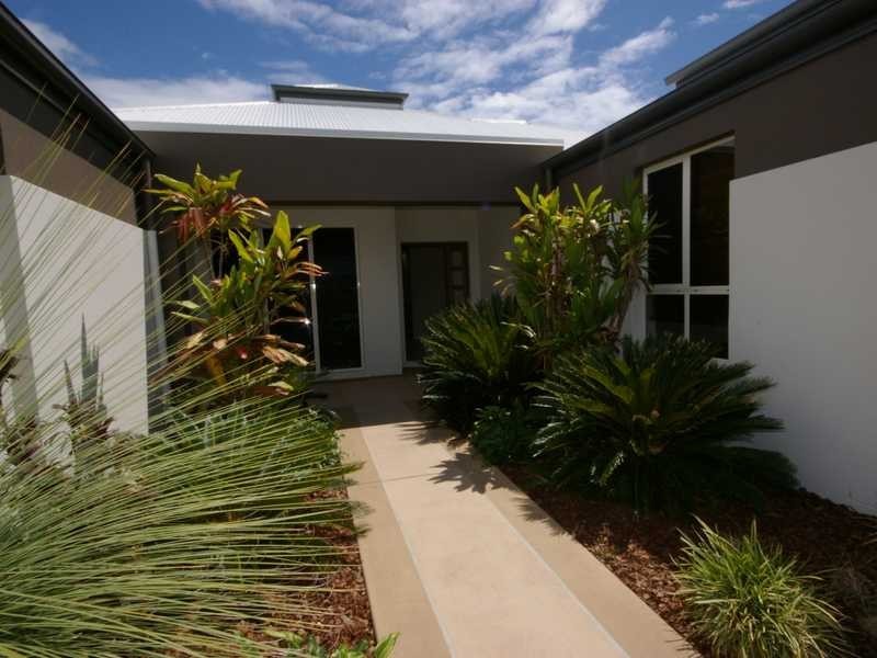 8 Seaeagle Place, Banksia Beach QLD 4507