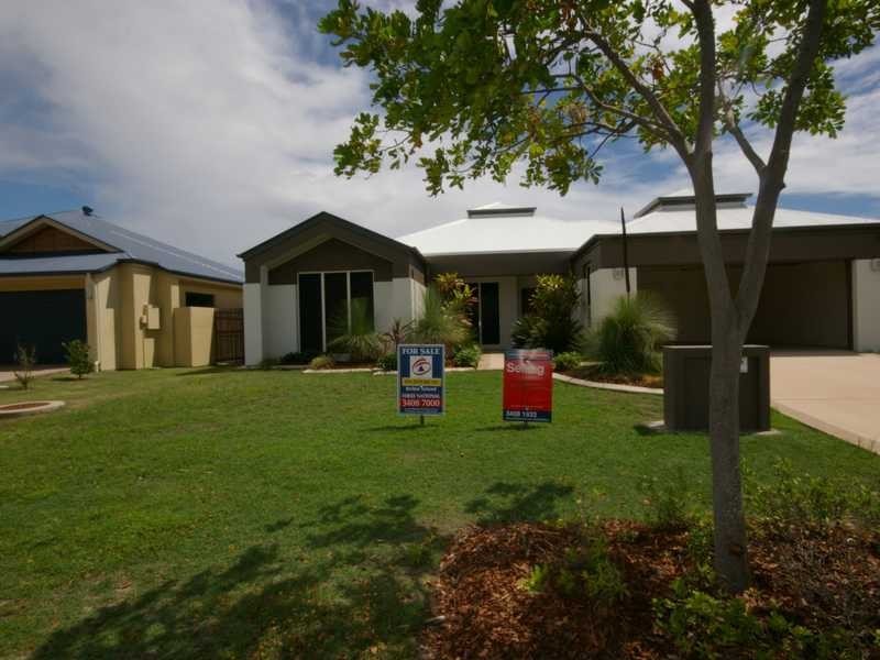 8 Seaeagle Place, Banksia Beach QLD 4507