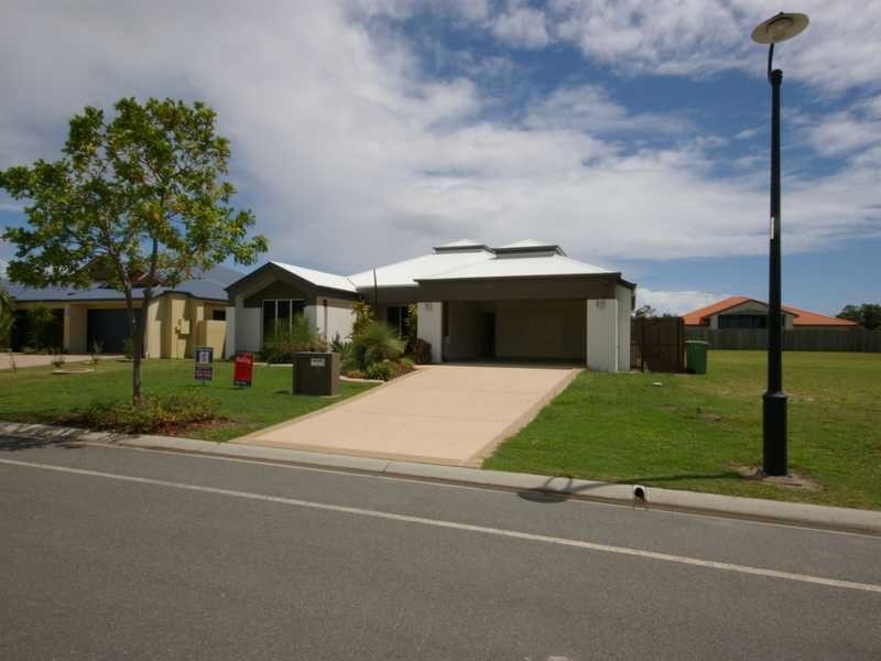 8 Seaeagle Place, Banksia Beach QLD 4507