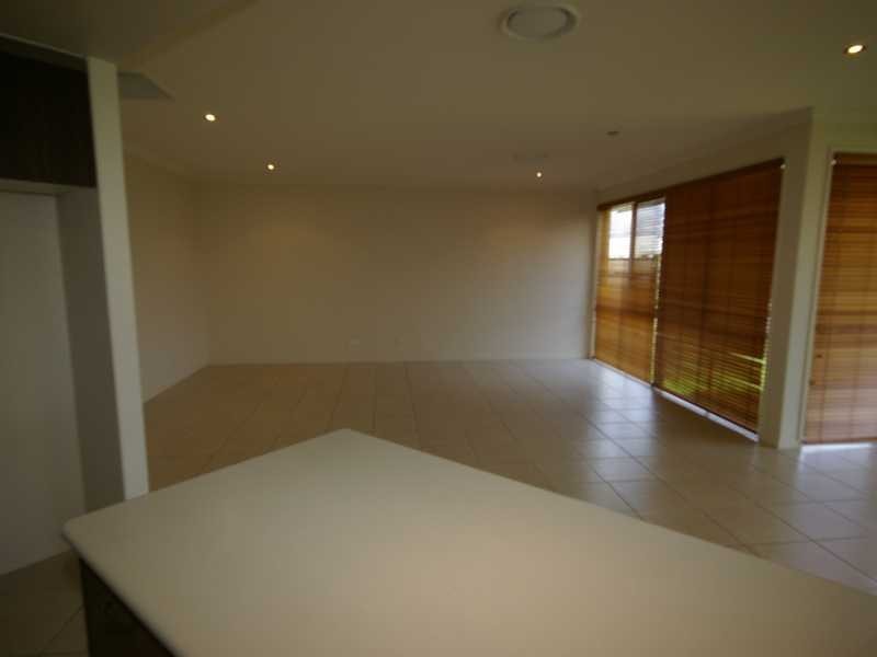 8 Seaeagle Place, Banksia Beach QLD 4507