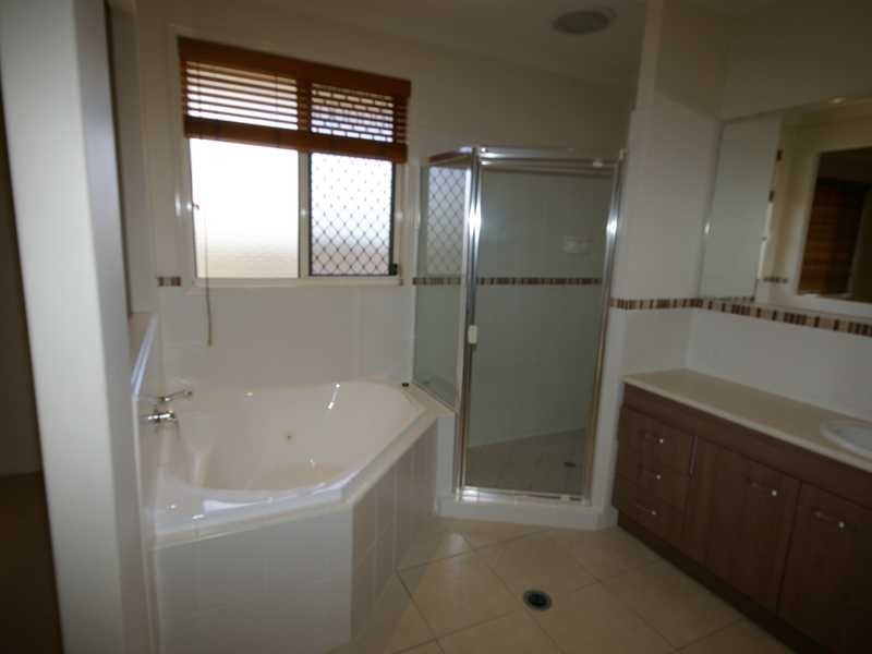 8 Seaeagle Place, Banksia Beach QLD 4507