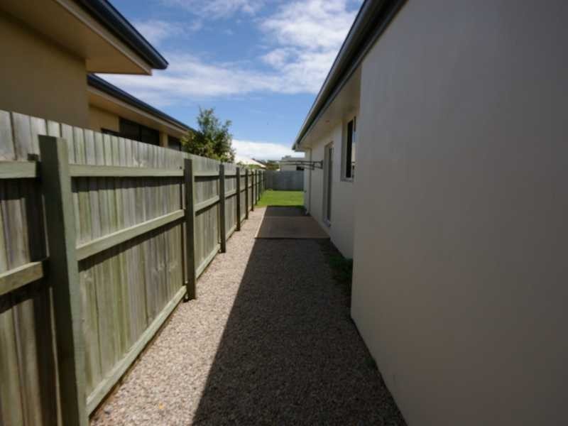 8 Seaeagle Place, Banksia Beach QLD 4507