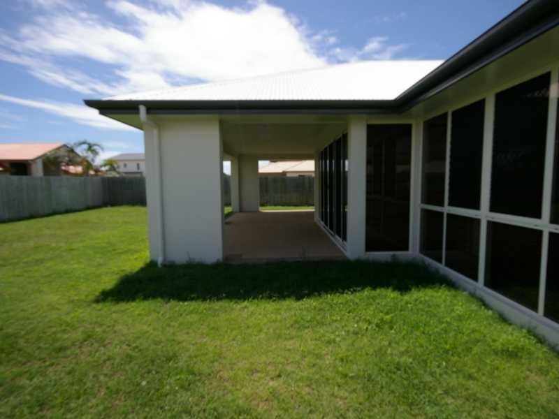 8 Seaeagle Place, Banksia Beach QLD 4507