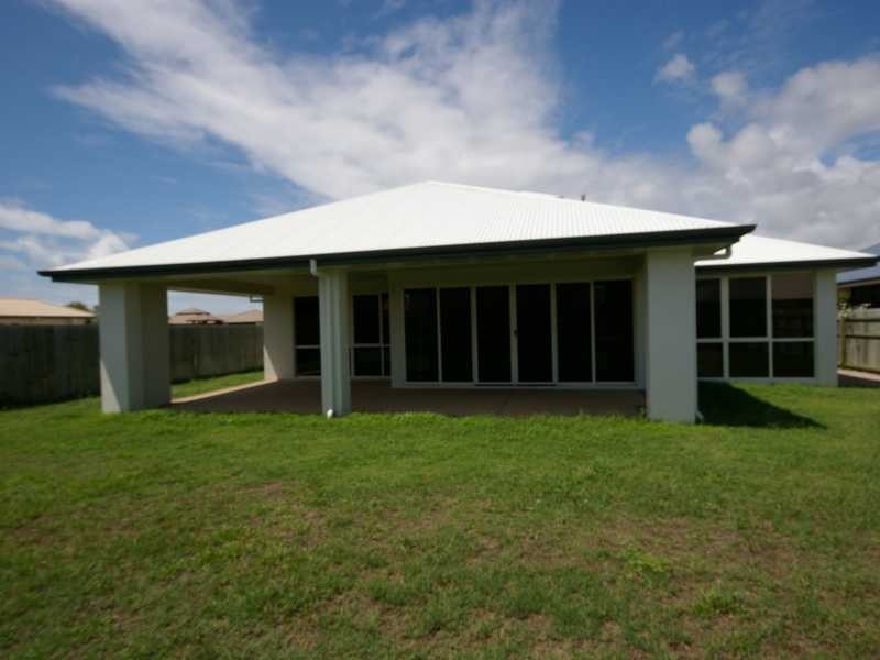 8 Seaeagle Place, Banksia Beach QLD 4507