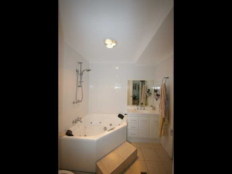 27 Fairway Ave, Woorim QLD 4507