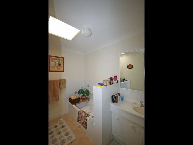 2/12 Fourth Avenue, Bongaree QLD 4507
