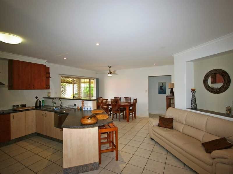 16 Scarborough Court, Sandstone Point QLD 4511