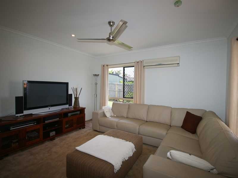 16 Scarborough Court, Sandstone Point QLD 4511