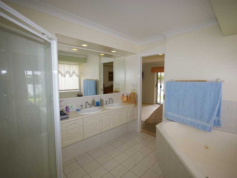 13 Carl Court, Banksia Beach QLD 4507