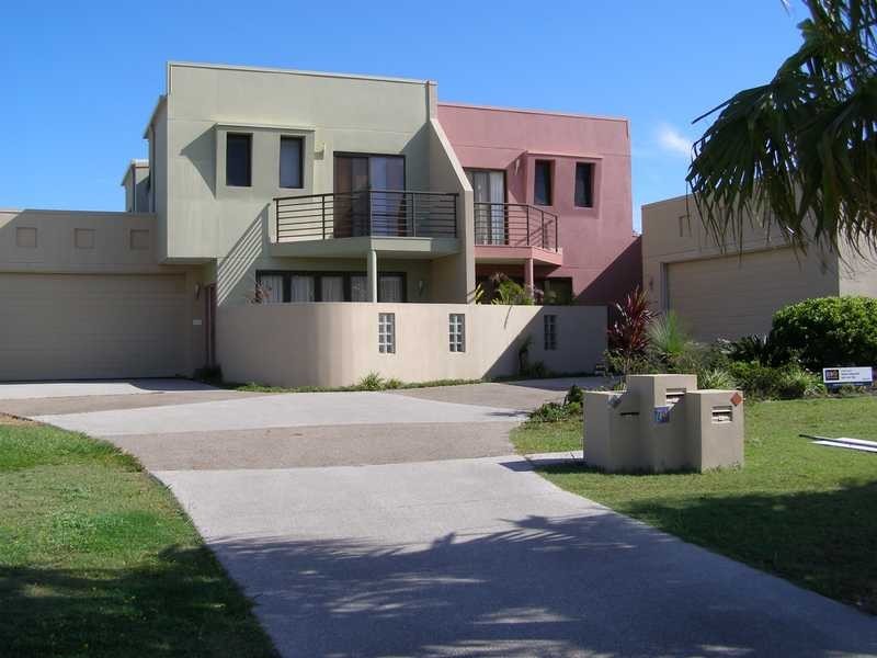 2/74 Marina Boulevard, Banksia Beach QLD 4507