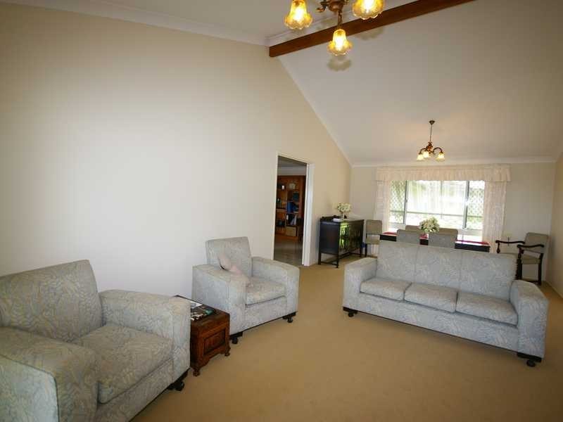 12 Howard Court, Sandstone Point QLD 4511