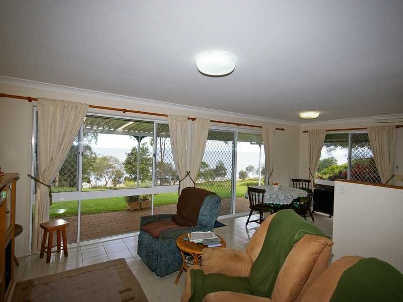 12 Howard Court, Sandstone Point QLD 4511