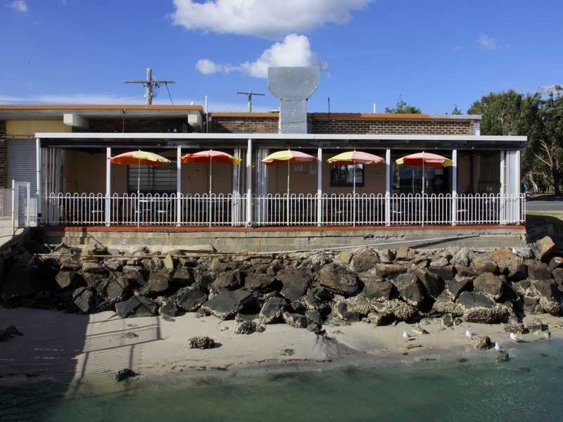 5/11-13 Marine Parade Sylvan Beach Fish Cafe, Bellara QLD 4507