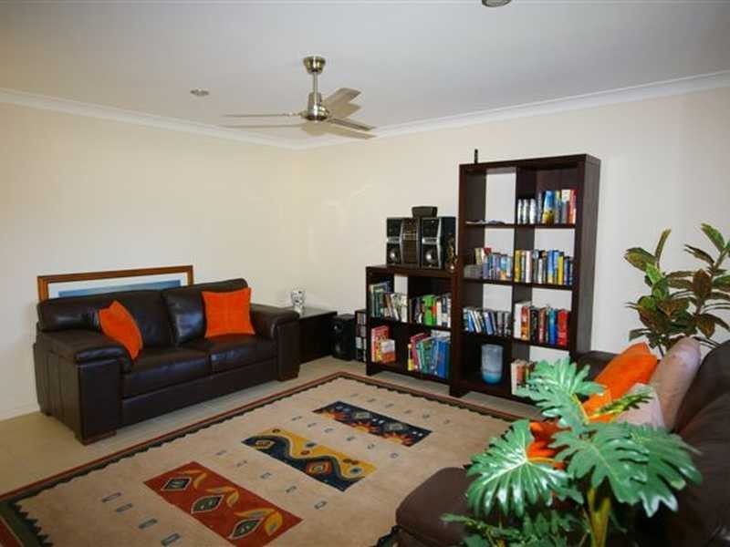 8 Dixon Court, Beachmere QLD 4510