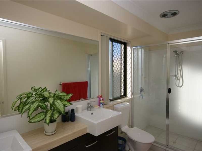 8 Dixon Court, Beachmere QLD 4510