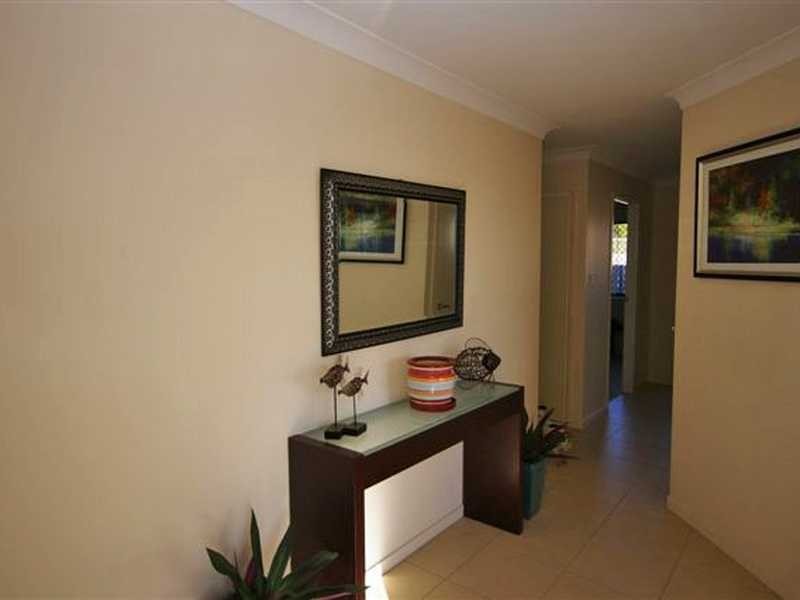 8 Dixon Court, Beachmere QLD 4510