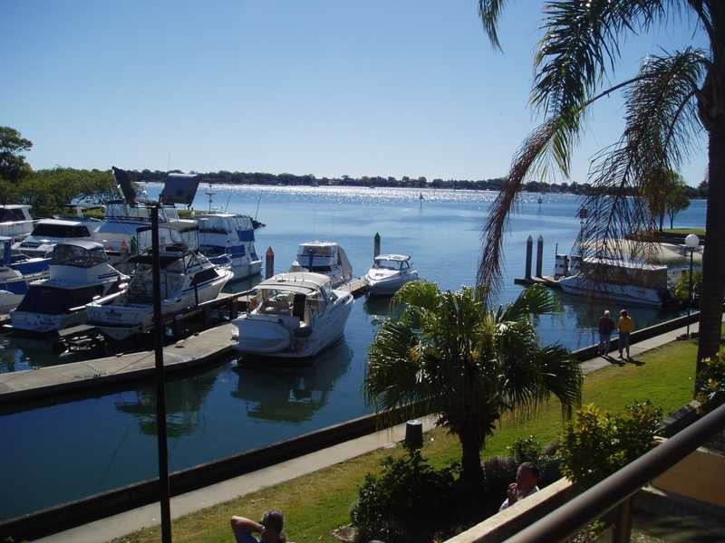 Unit 4/24 Spinnaker Drive, Sandstone Point QLD 4511
