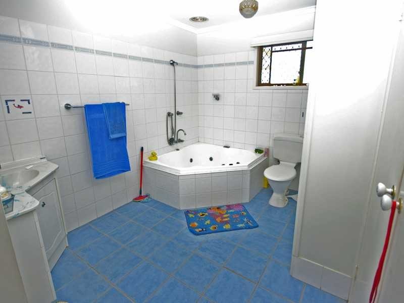 11 Sandpiper Street, Beachmere QLD 4510