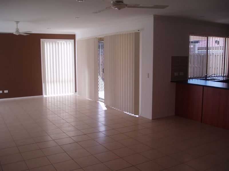 20 Ellis Court, Sandstone Point QLD 4511