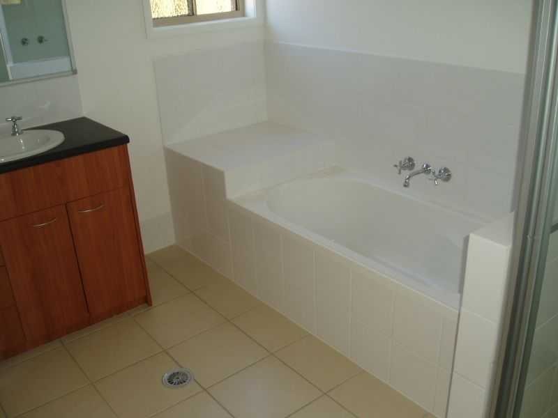 20 Ellis Court, Sandstone Point QLD 4511