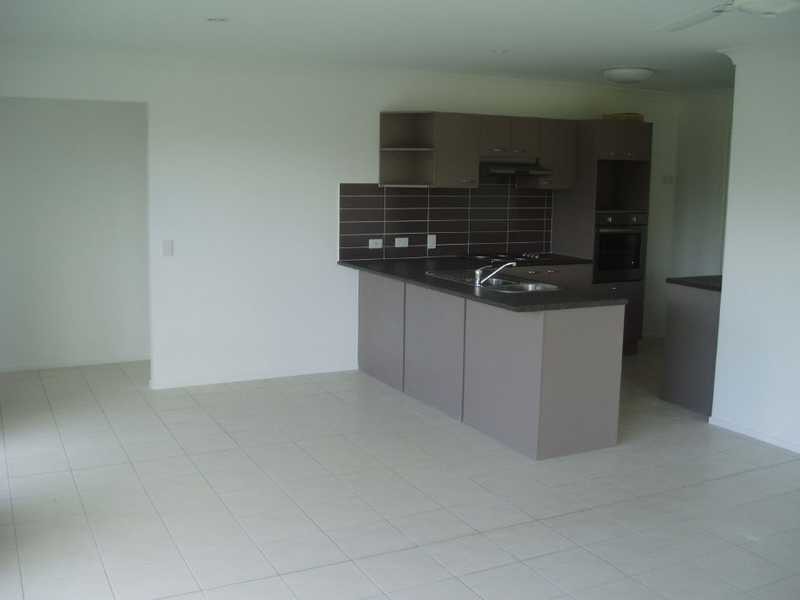 305 Bestman Road, Sandstone Point QLD 4511
