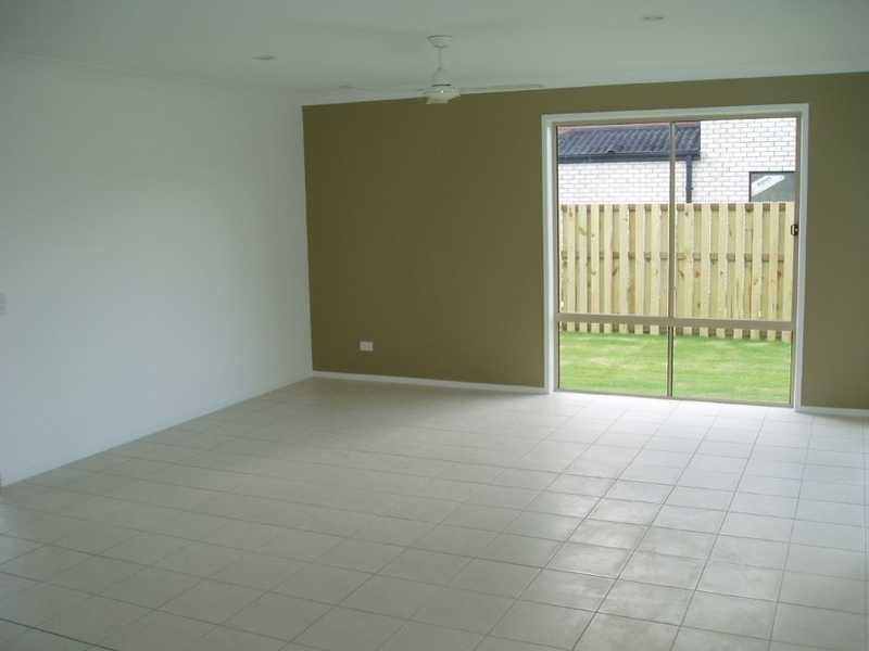 305 Bestman Road, Sandstone Point QLD 4511