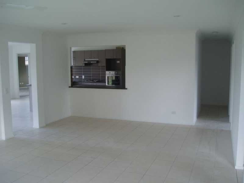 305 Bestman Road, Sandstone Point QLD 4511