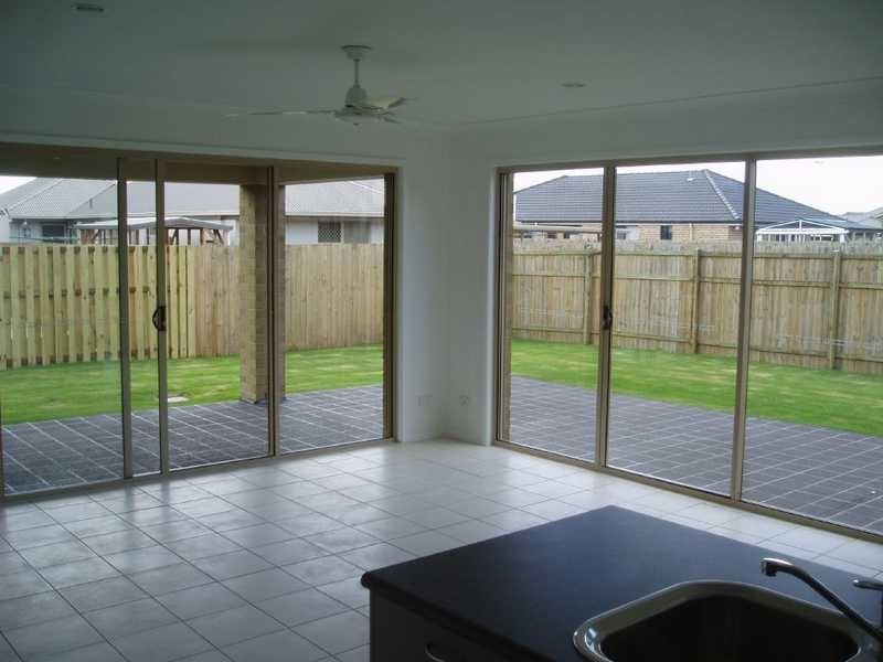 305 Bestman Road, Sandstone Point QLD 4511