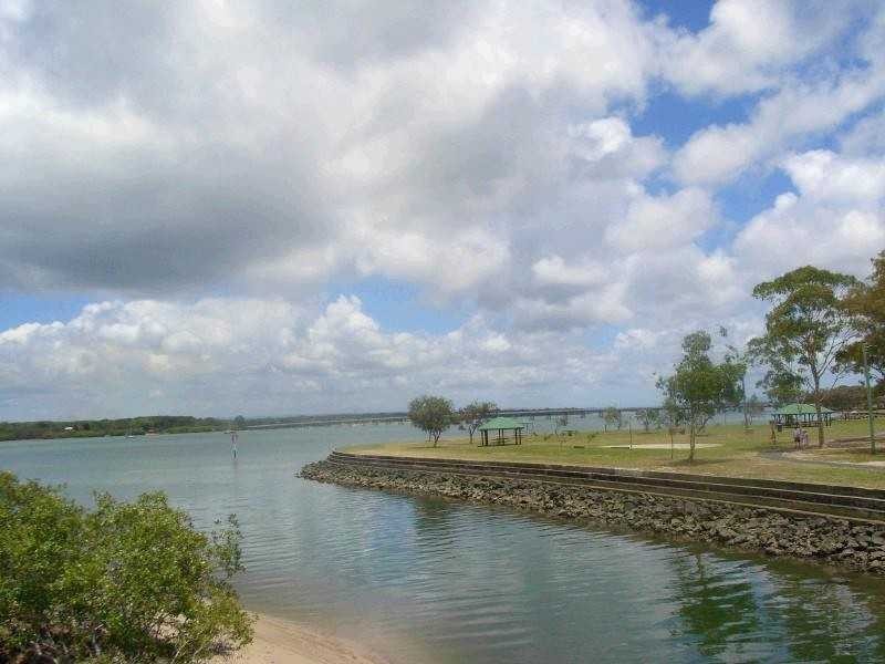 Unit 3/3 Dolphin Drive, Bongaree QLD 4507