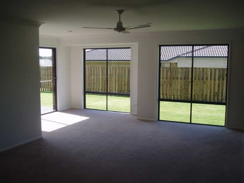 316 Bestman Road, Sandstone Point QLD 4511
