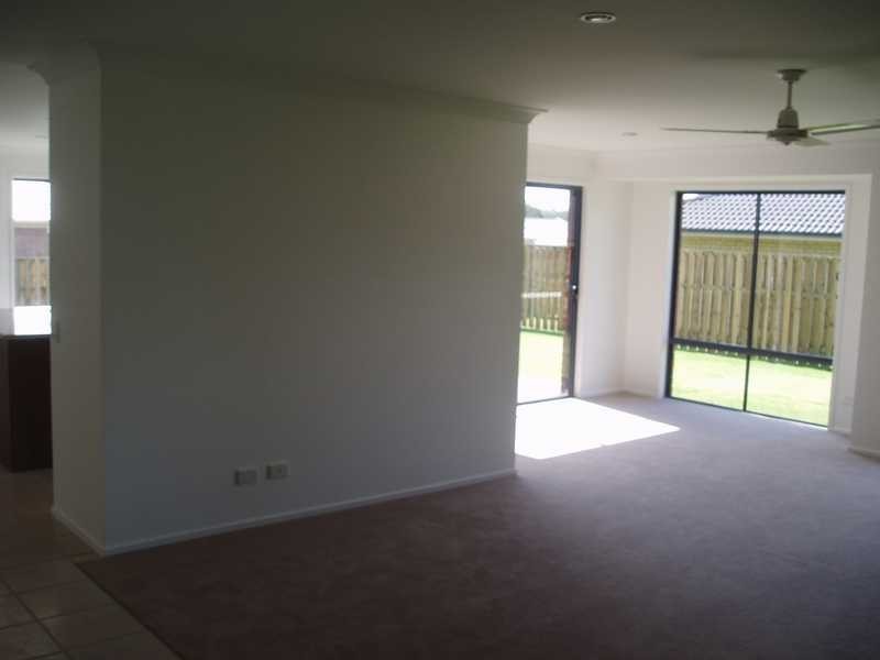 316 Bestman Road, Sandstone Point QLD 4511