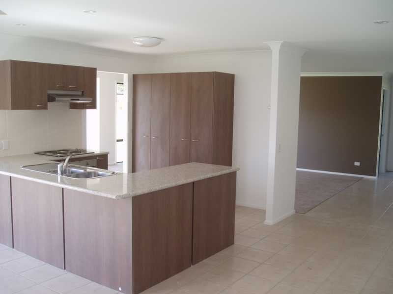 316 Bestman Road, Sandstone Point QLD 4511