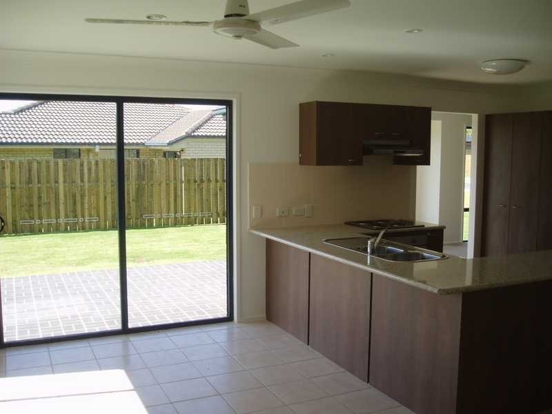 316 Bestman Road, Sandstone Point QLD 4511