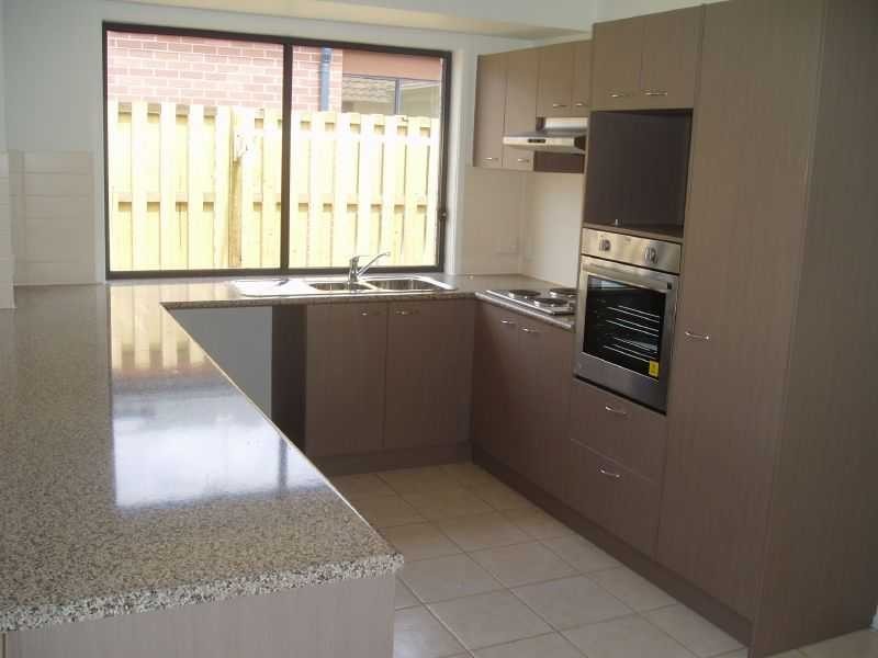 17 Eimeo Place, Sandstone Point QLD 4511